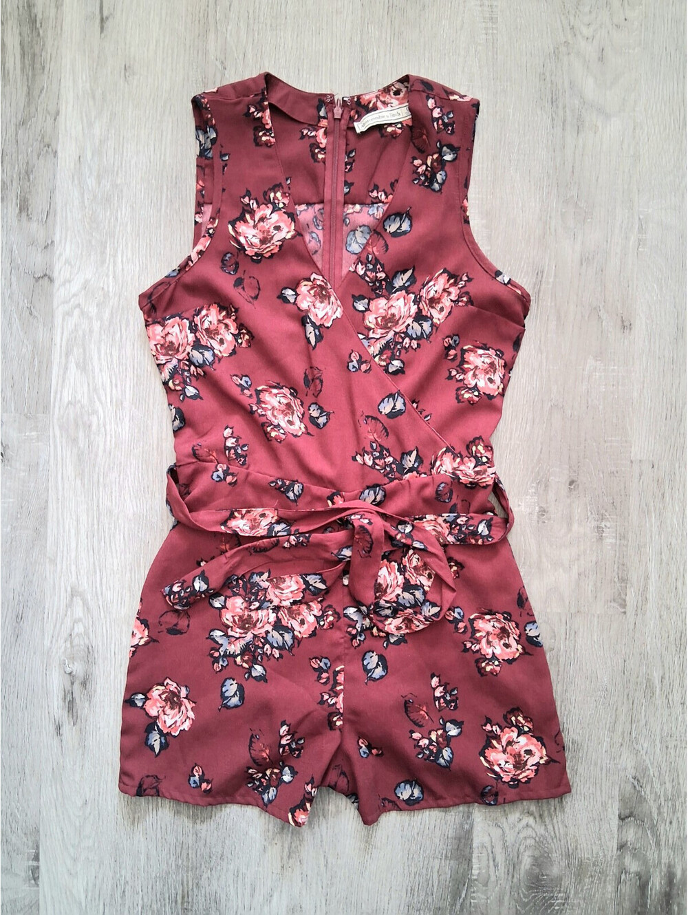 Abercrombie & Fitch Size 0 Burgundy Floral Print Sleeveless V-Neck Romper Shorts